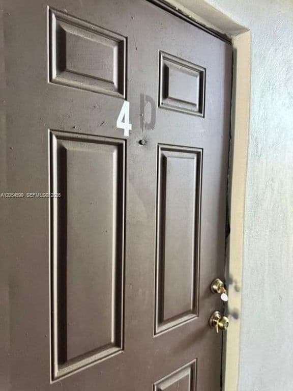 2+1 Condo — 380 E Laurel Dr APT 4D