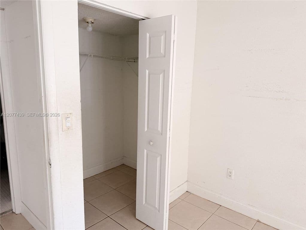 2-bedroom Condo — 4235 N University Dr APT 103