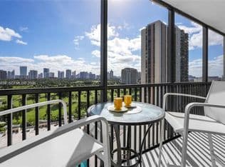 2+1 Condo — 20301 W Country Club Dr APT 1226, Aventura, 33180