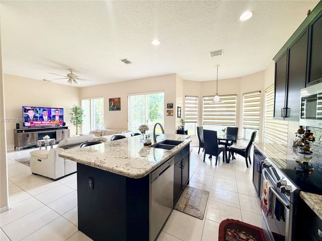 5-bedroom Single-Family Home — 18815 SW 29th St