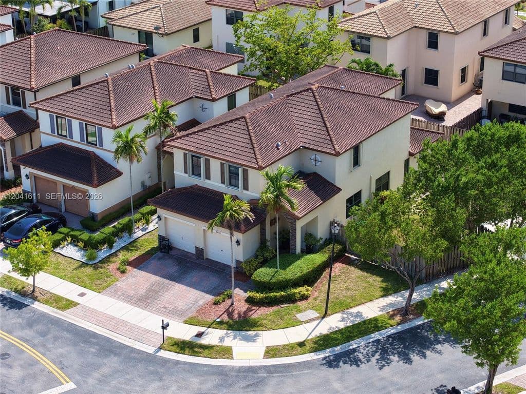 5-bedroom Single-Family Home — 22732 SW 92nd Pl