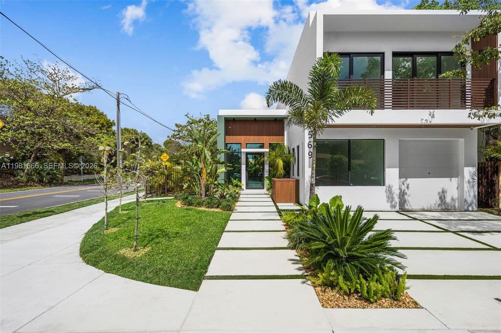 5+1 Müstakil ev — 569 NW 44th St
