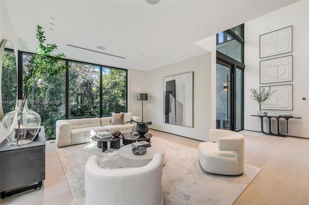 7-bedroom Single-Family Home — 3860 Little Ave