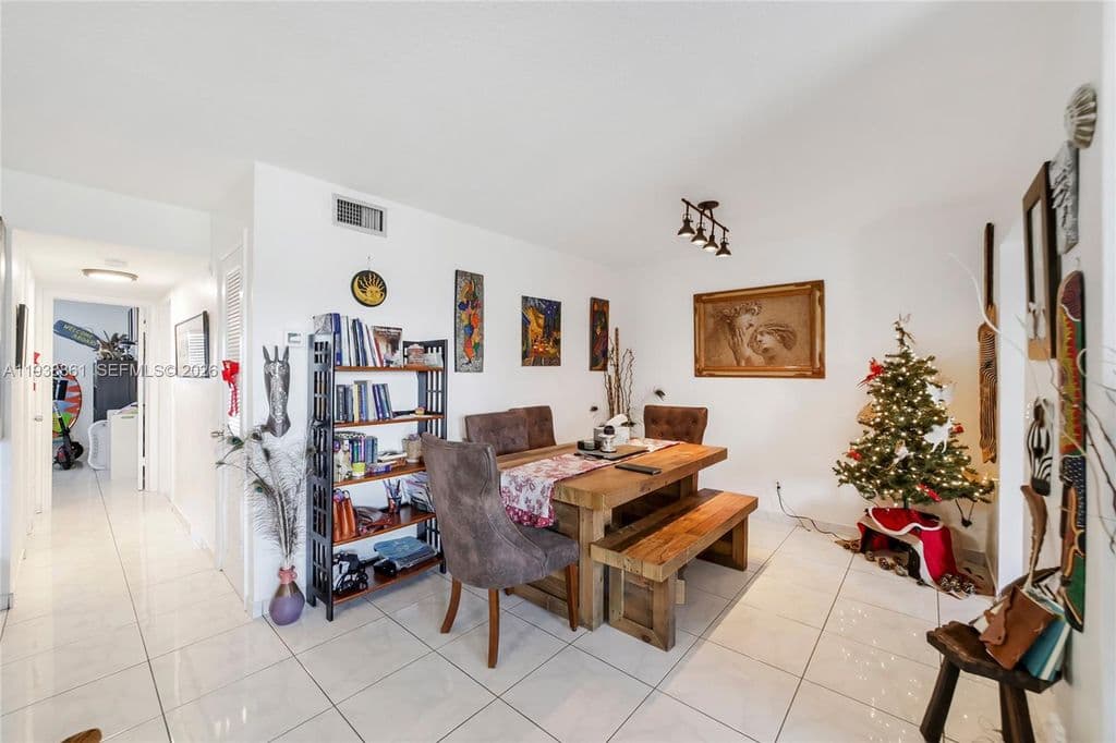 2+1 Condo — 541 Blue Heron Dr. #205C