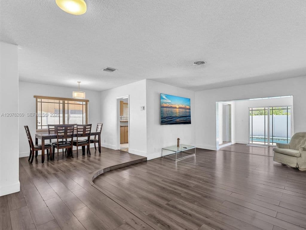 4+1 Müstakil ev — 6520 SW 7th Ct