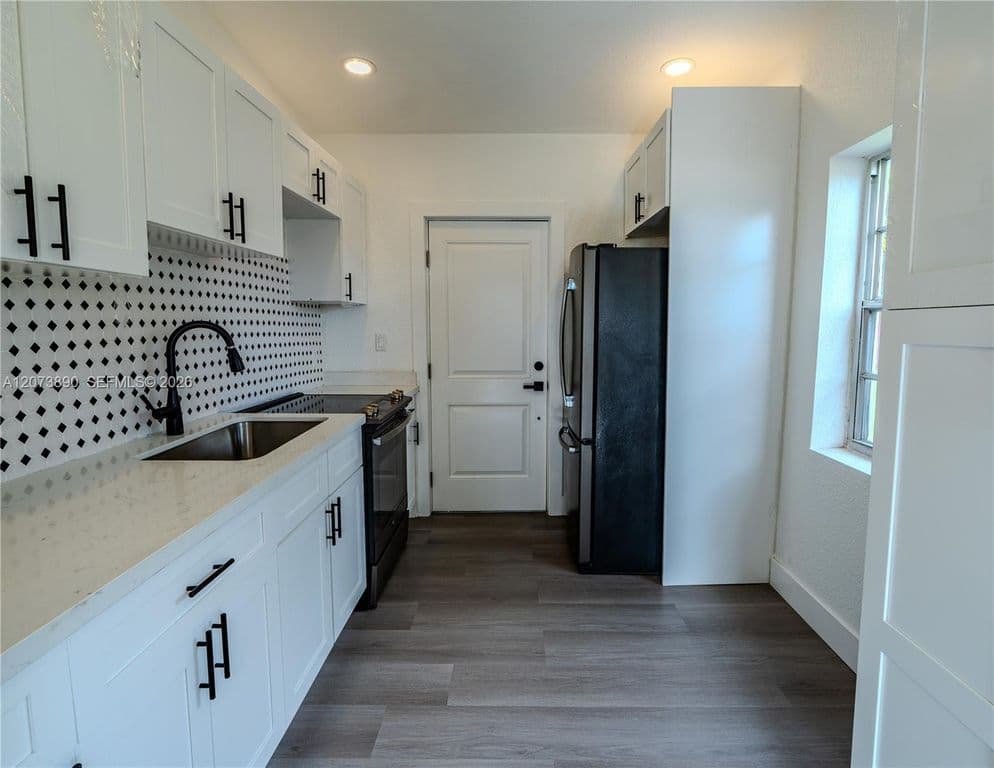 2+1 Müstakil ev — 16400 NW 23rd Ct