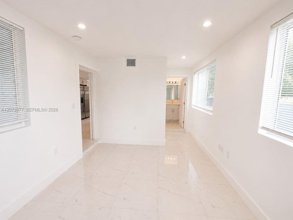 3+1 Müstakil ev — 1800 NE 154th St