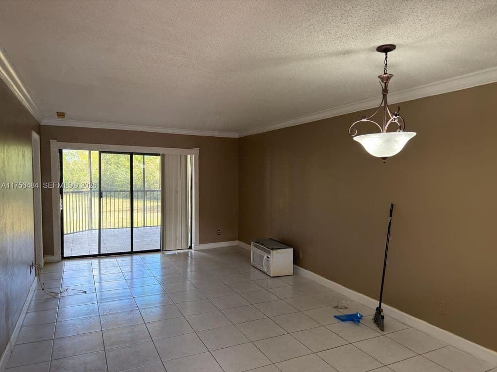 2-bedroom Condo — 3400 Foxcroft Rd APT 212