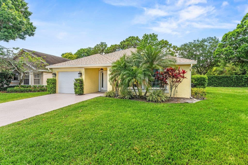 3-bedroom Single-Family Home — 226 Moccasin Trail W