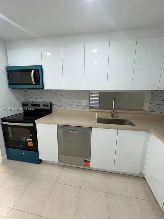 2+1 Condo — 8625 NW 8th St APT 213