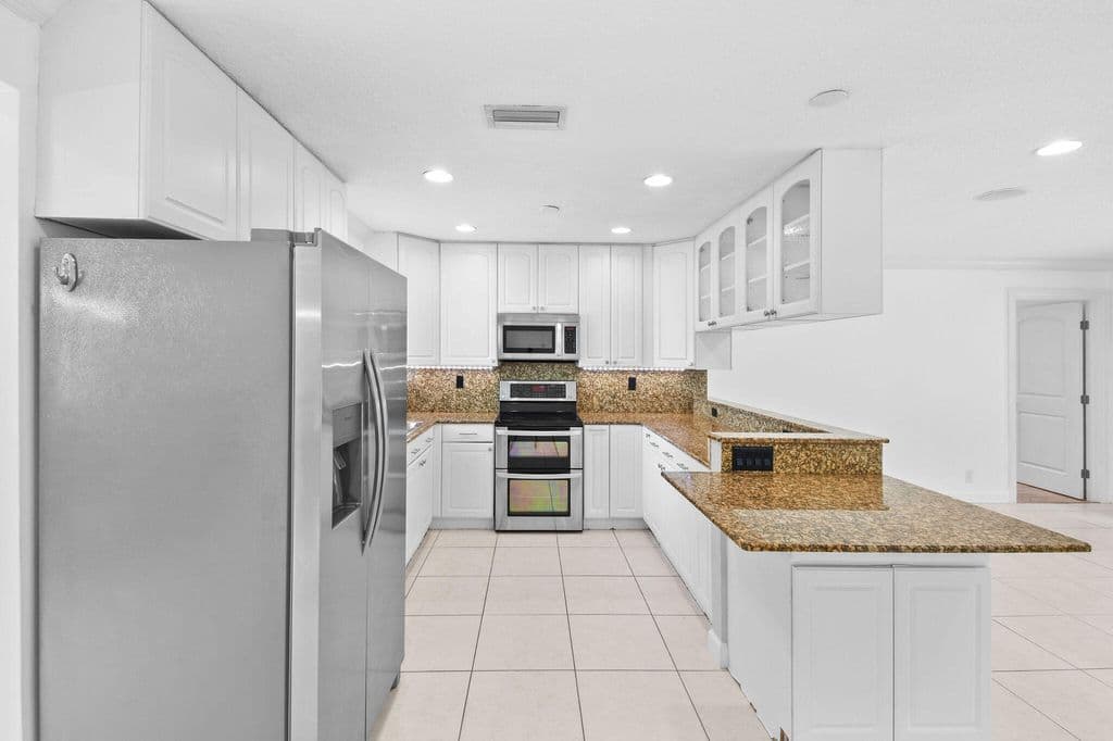 3-bedroom Single-Family Home — 16582 Mellen Lane