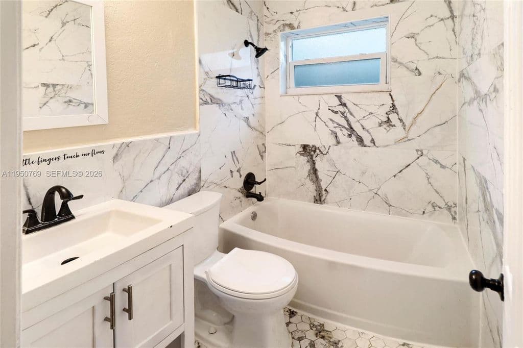4+1 Müstakil ev — 6120 SW 19th St