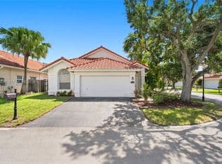 3-bedroom Single-Family Home — 2810 NW 70th Ave, Margate, 33063