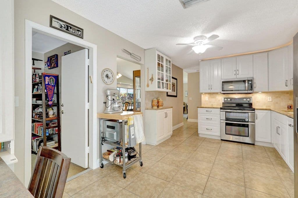 3-bedroom Condo — 8630 BRIDLE PATH Court #207