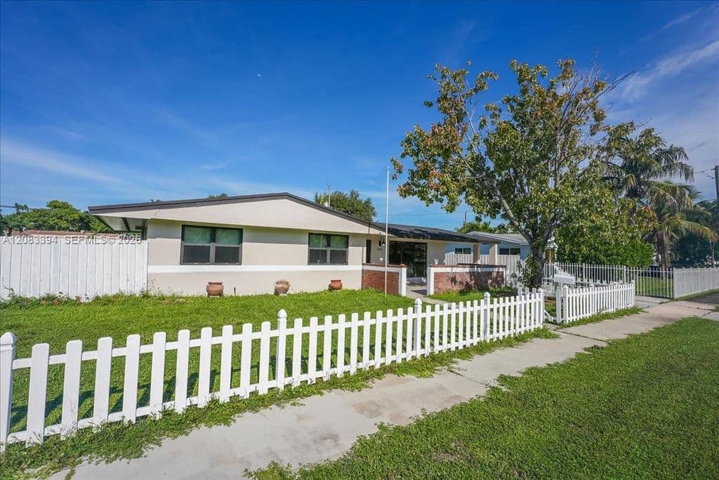3-bedroom Single-Family Home — 19812 NE 12th Pl