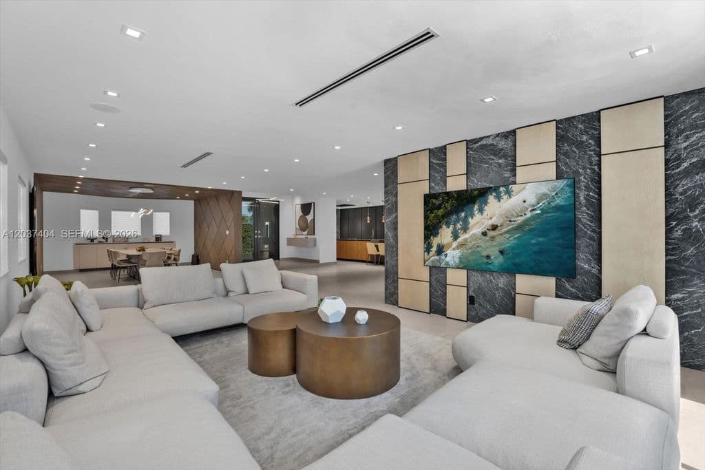6-bedroom Single-Family Home — 431 Layne Blvd