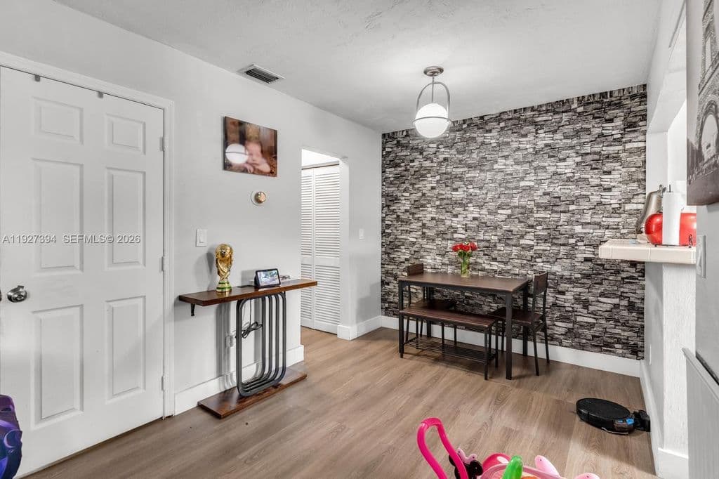 3+1 Mülk — 11413 SW 148th St