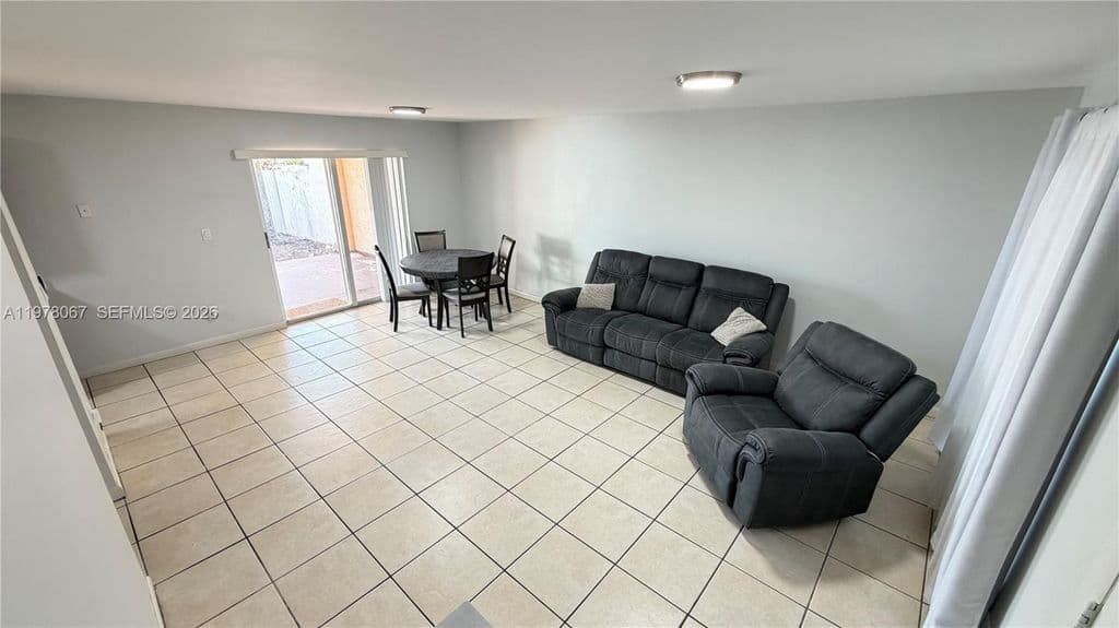 3-bedroom Property — 11249 SW 33rd Circle Pl