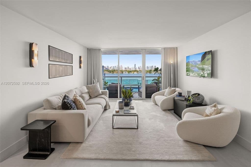 2+1 Condo — 650 West Ave APT 709
