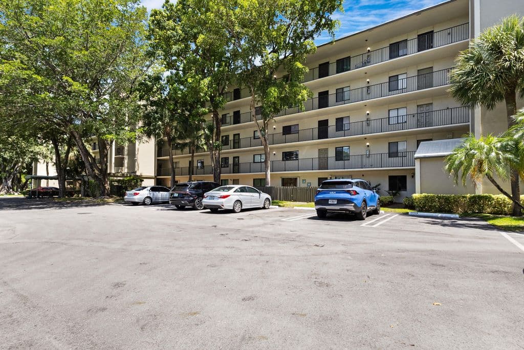 2-bedroom Condo — 2209 S Cypress Bend Drive #507