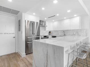2+1 Condo — 5701 Collins Ave APT 1707, Miami Beach, 33140