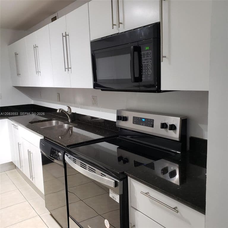 2+1 Condo — 3001 S Ocean Dr APT 527