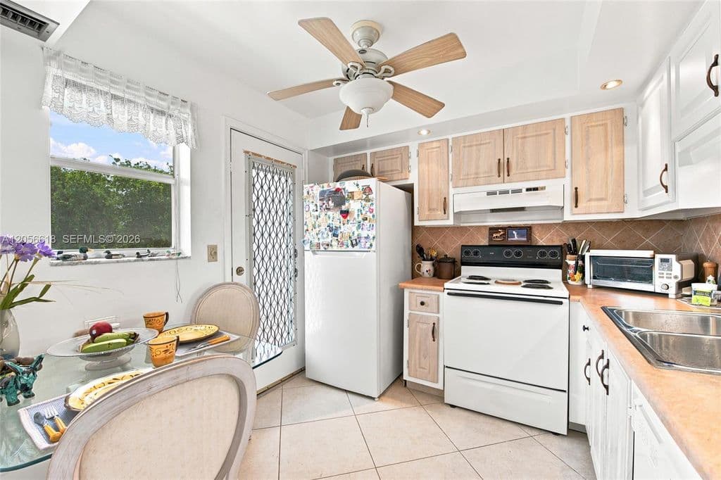 1+1 Condo — 1025 SE 2nd Ave APT 406