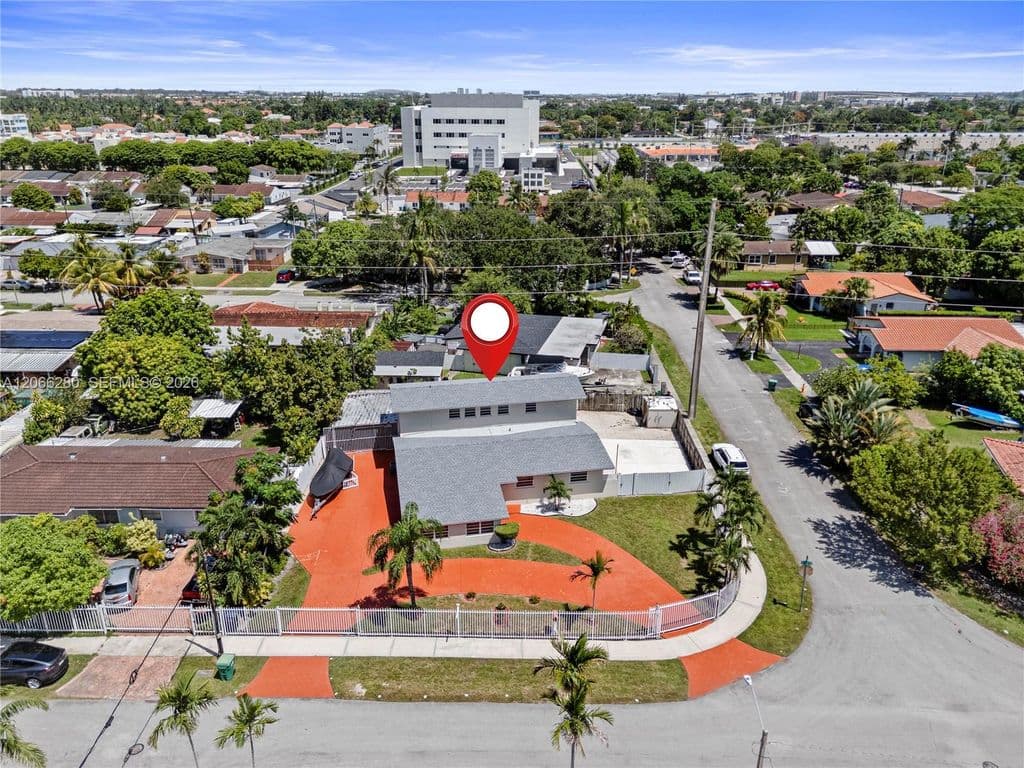4+1 Müstakil ev — 8241 SW 12th Ter