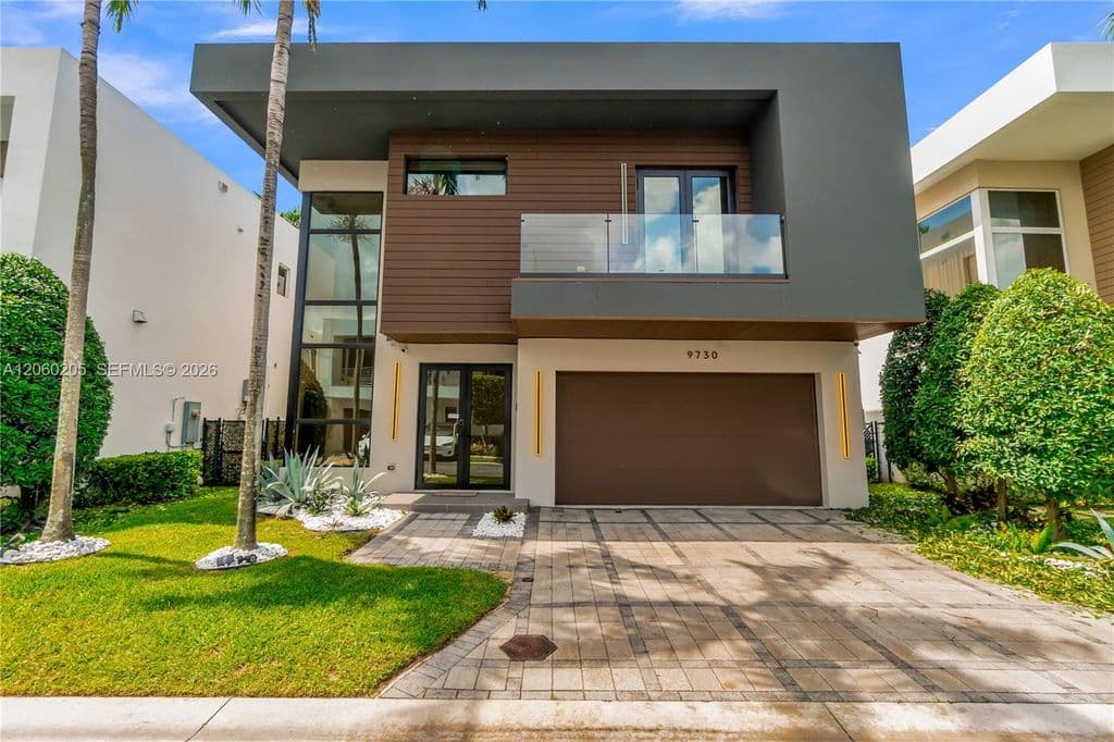 5-bedroom Single-Family Home — 9730 NW 74th Ter