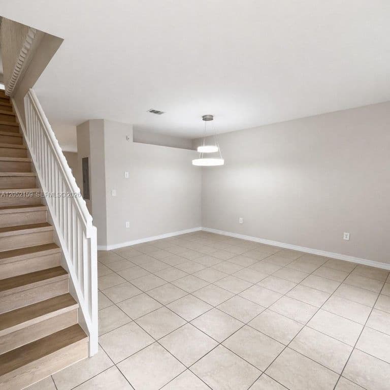 3+1 Mülk — 2313 SE 24th Ave #2313