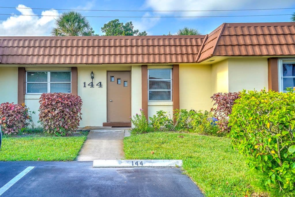 2-bedroom Condo — 5780 FERNLEY Drive W #144