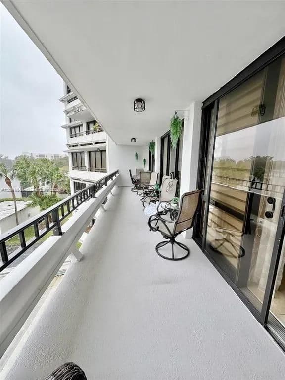 2-bedroom Condo — 13953 Kendale Lakes Cir #410B