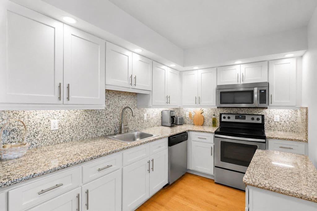 2-bedroom Condo — 625 Oaks Drive #405