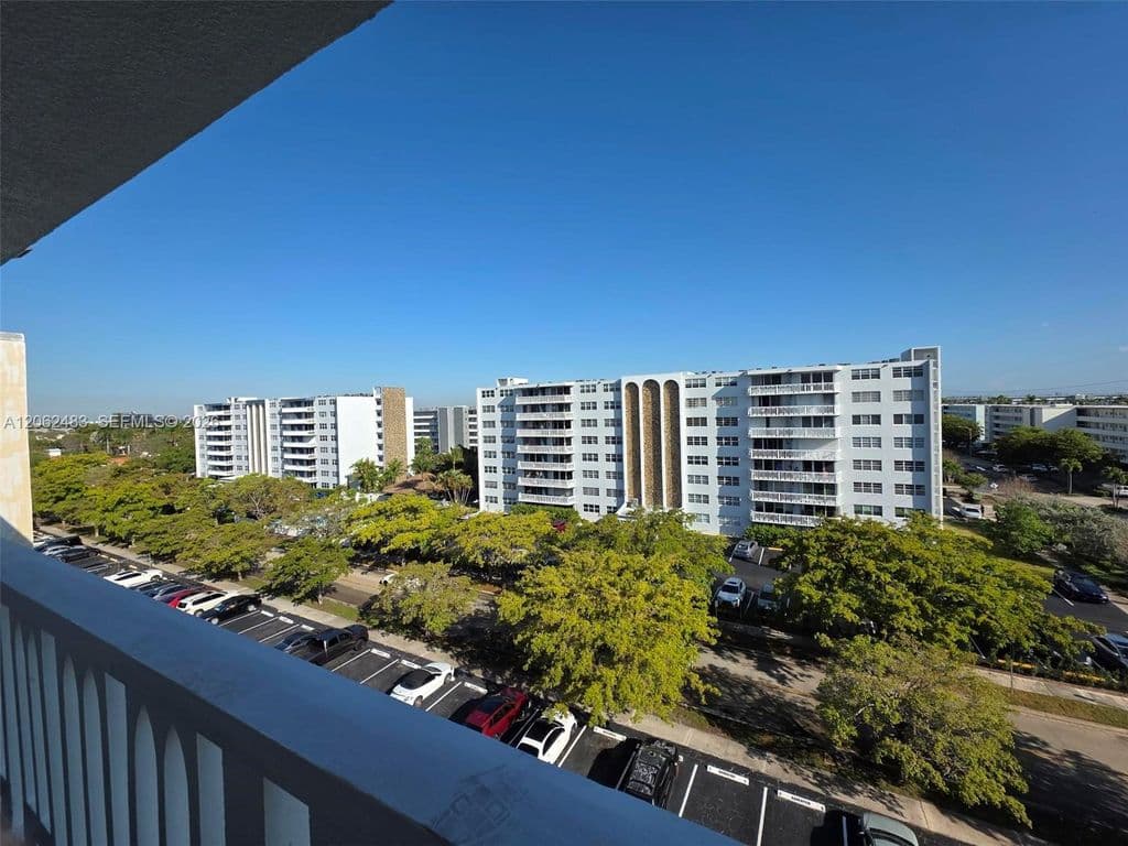 2+1 Condo — 319 NE 14th Ave APT 702