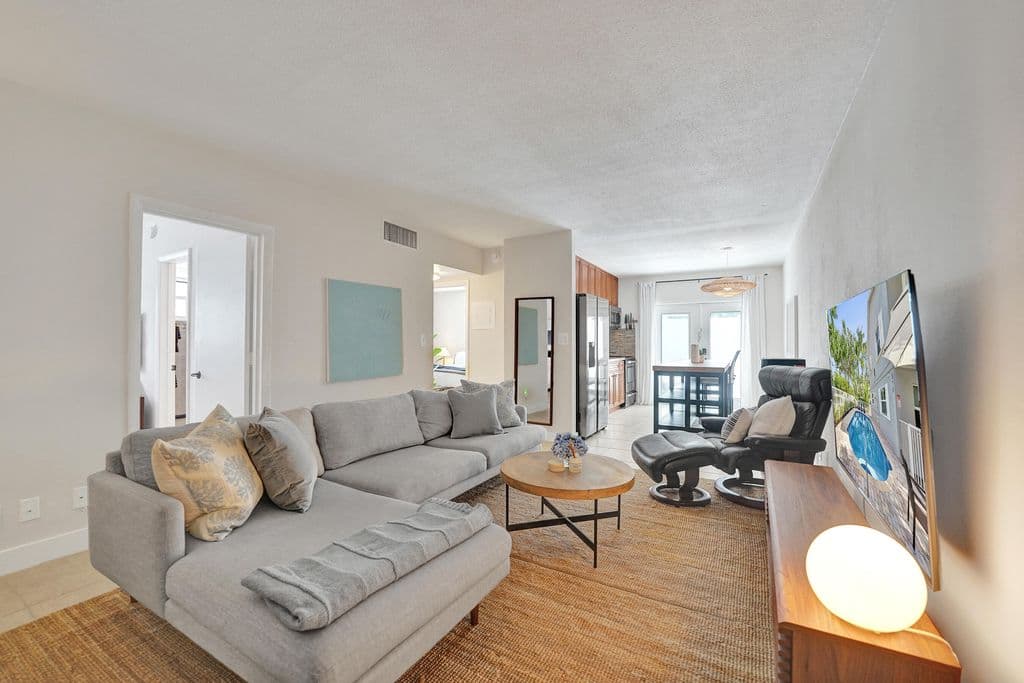 2+1 Condo — 510 NE 17th Avenue #103