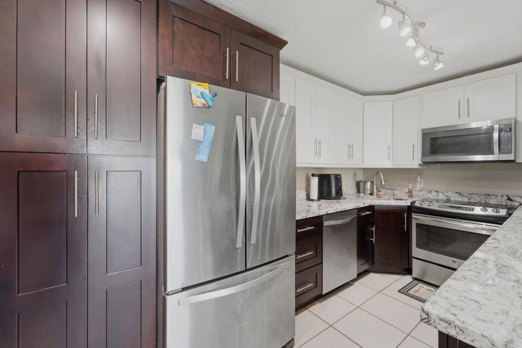 2-bedroom Condo — 1013 GREEN PINE Boulevard #C2