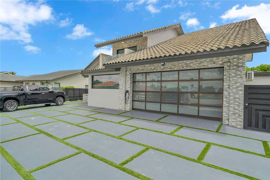 5+1 Müstakil ev — 13330 SW 5th St