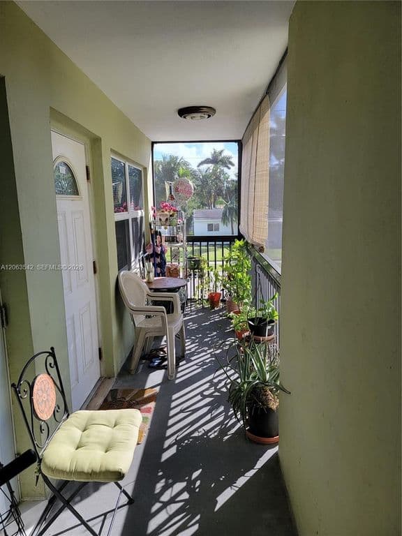 2+1 Condo — 1425 Arthur St APT 216B