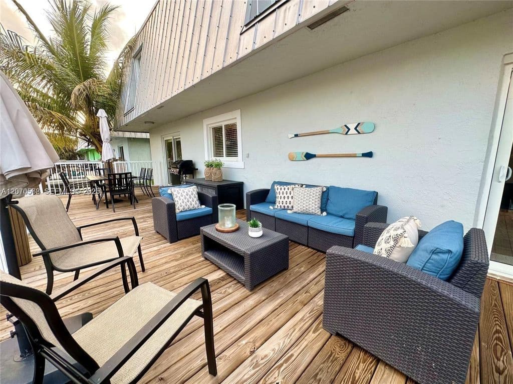 3+1 Müstakil ev — 1370 NE 40th Dr