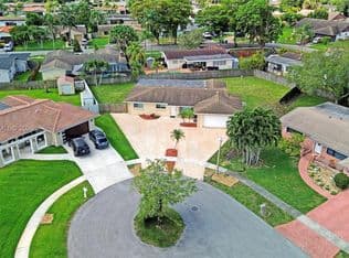 5+1 Müstakil ev — 1600 NW 120th Ave, Pembroke Pines, 33026