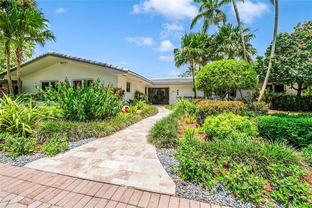 5+1 Müstakil ev — 11900 SW 63rd Ave