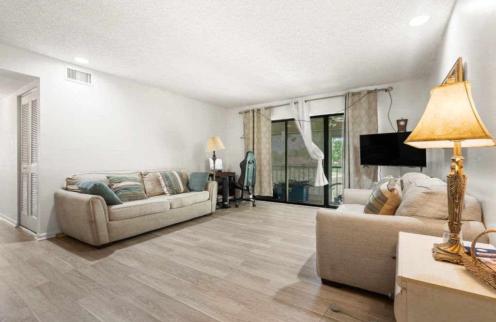 2+1 Condo — 610 Sea Pine Way #H2