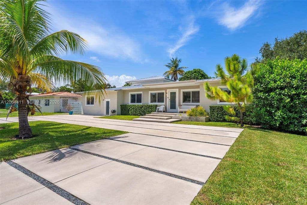 5+1 Müstakil ev — 831 NE 109th St