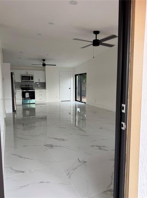 4+1 Müstakil ev — 20819 NW 41st Ave