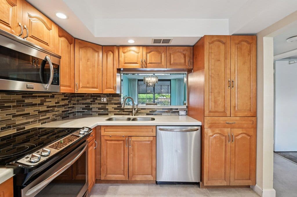 1+1 Condo — 1101 Colony Point Circle #404