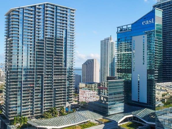 2-bedroom Condo — 68 SE 6th St #1912, Miami, FL 33130