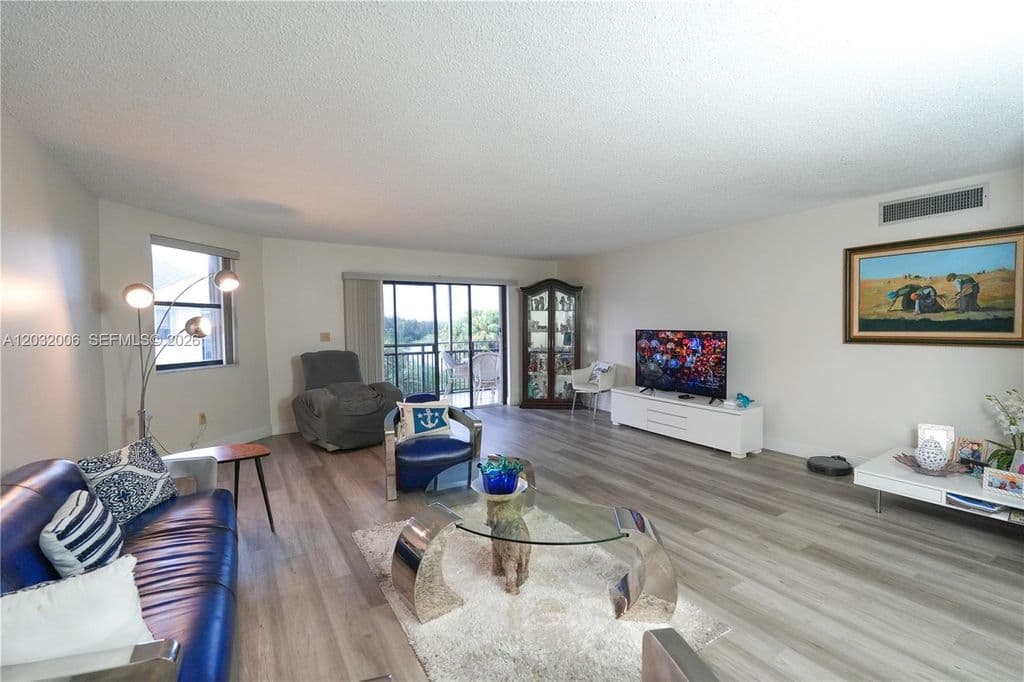 3+1 Condo — 16051 Blatt Blvd APT 401