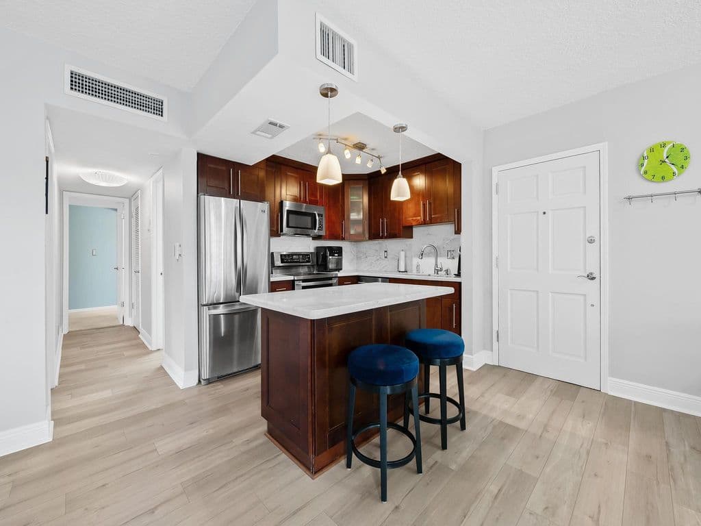 2-bedroom Condo — 1839 Middle River Drive #105