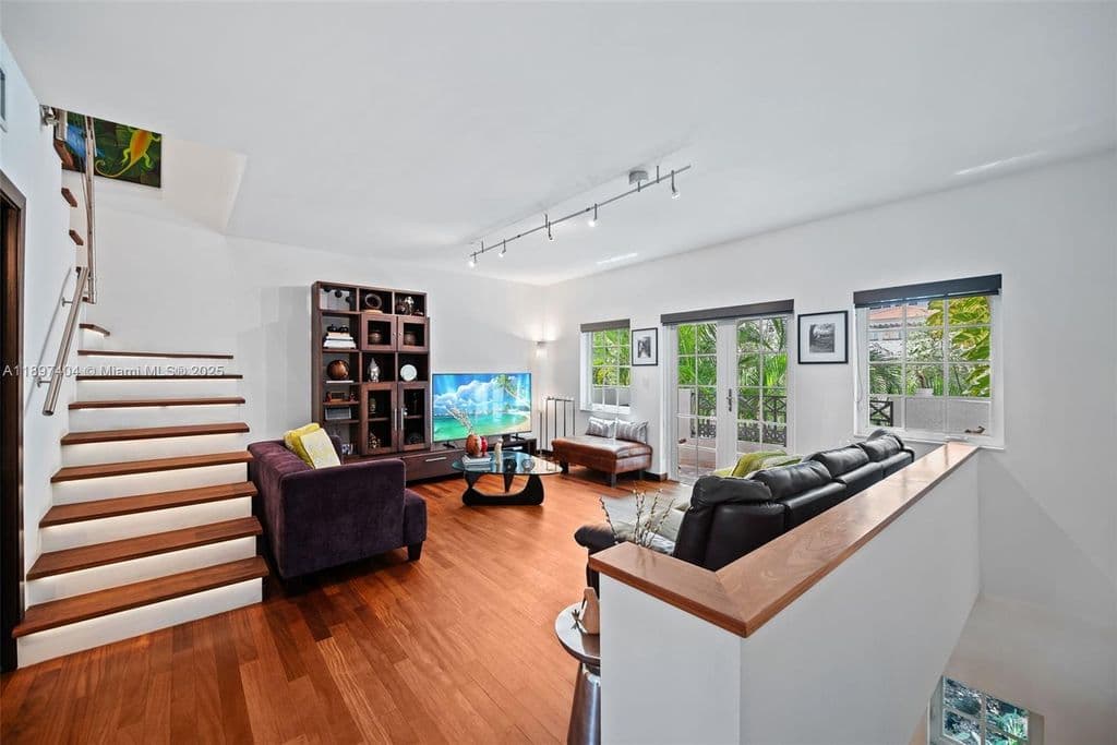 3+1 Mülk — 261 Navarre Ave #A-3