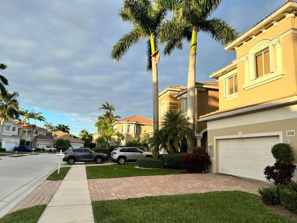 5-bedroom Single-Family Home — 4350 Key Lime Boulevard